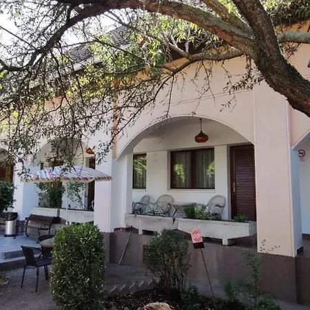 Oswaldo ホテル 2*